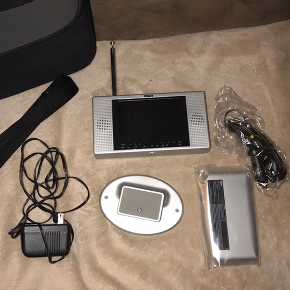 RCA lcd color TV bundle with bag 💼 - Picture 3 of 6